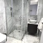 דירה Luxurious 2br In Center With Internet לרנקה