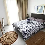 Luxurious 2br In Center With Internet דירה