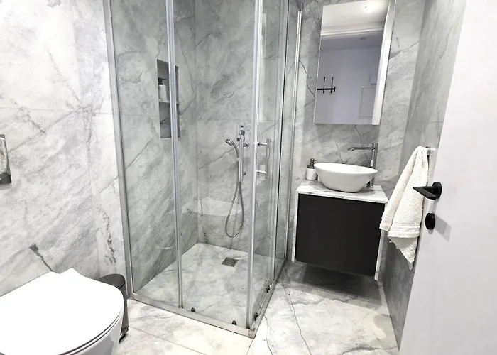 アパート Luxurious 2br In Center With Internet ラルナカ