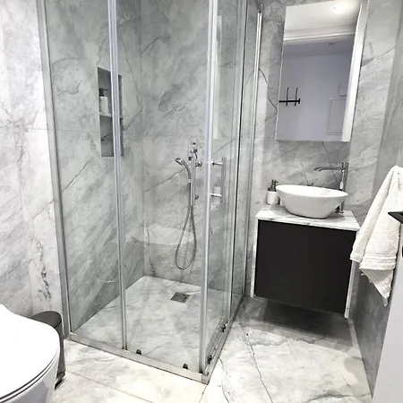 Apartment Luxurious 2br In Center With Internet Larnaca