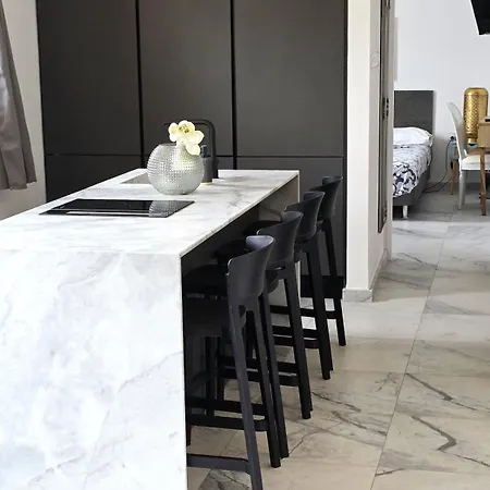 Apartment Luxurious 2br In Center With Internet Larnaca