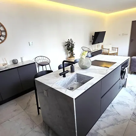Apartment Luxurious 2br In Center With Internet Larnaca