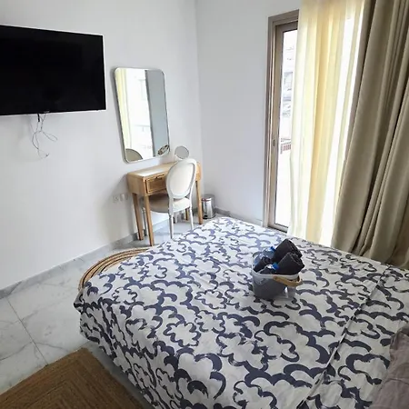 Luxurious 2br In Center With Internet Larnaca
