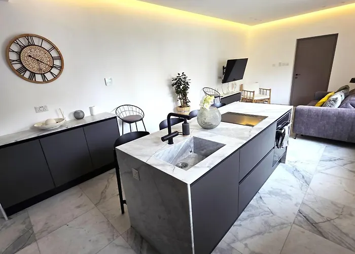 Appartamento Luxurious 2br In Center With Internet Larnaca